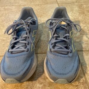 New Balance 680 v8 women’s running shoes